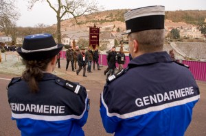 Gendarmes protect St Vincent from the N 6