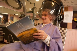 Apparently you can find the book in the ladies' hairdressers in Savigny !