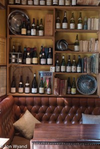 Eclectic decor at table du Square !