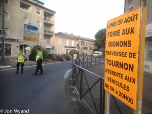 No entry to Tournon, onions rule !